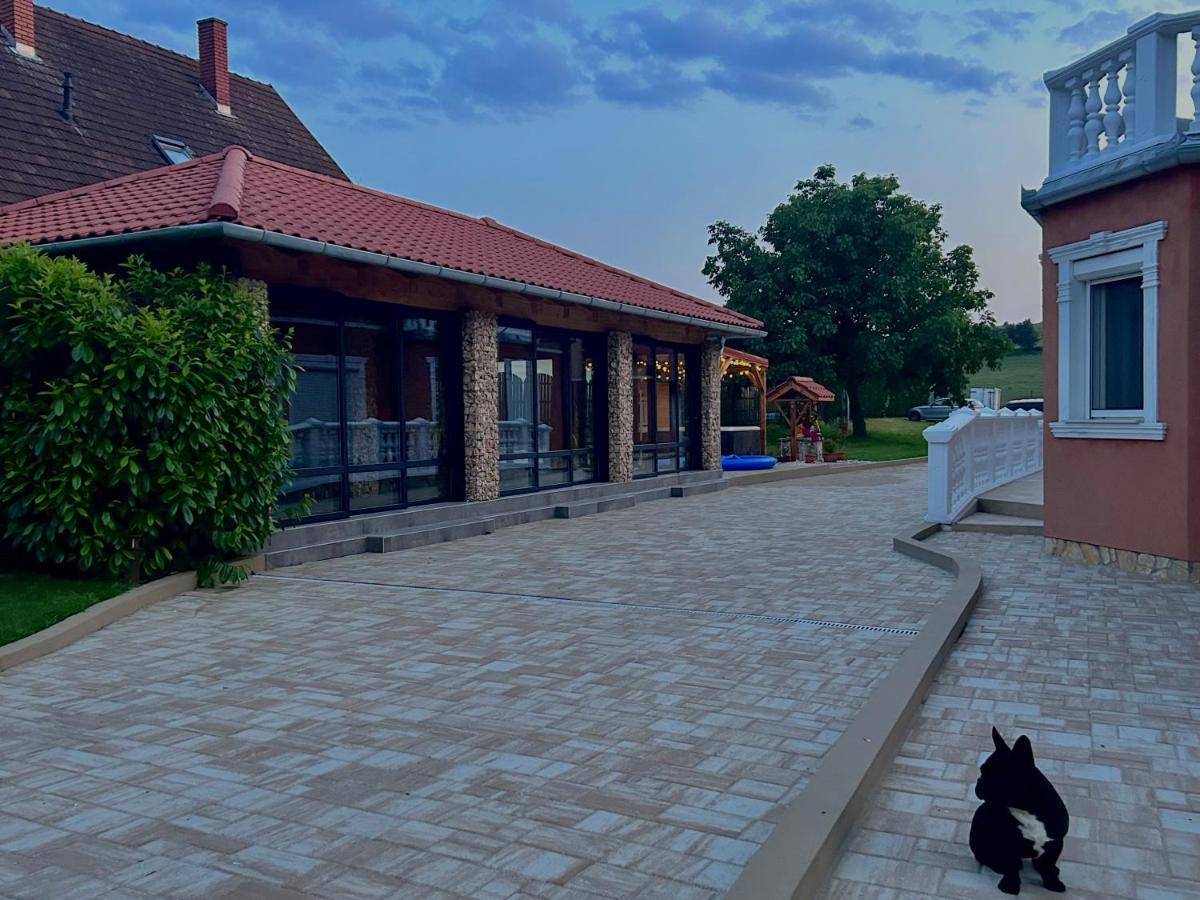 Bikeaway Guesthouse Kereki Exterior photo